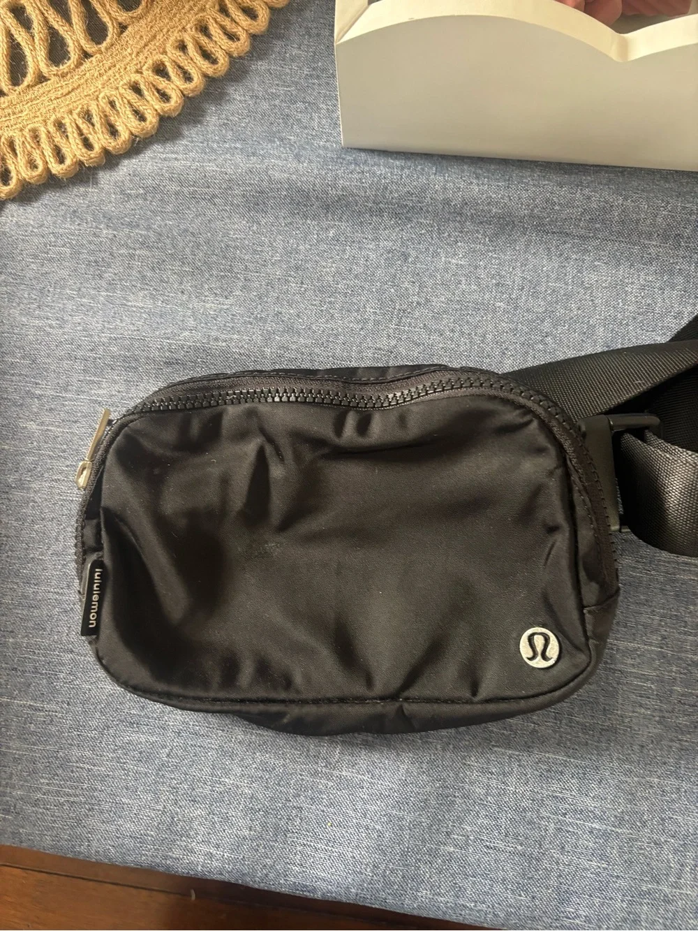 lululemon belt bag with black logo Everywhere Bag, (LU9B78S) : Sports & Outdoors Your essentials Everywhere Belt Bag 1L |